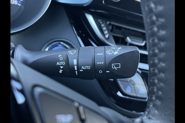 Toyota C-HR 2.0 Hybrid Team D Bi-Tone | Trekhaak | CarPlay | ACC | Camera | LED | DAB+ | Keyless
