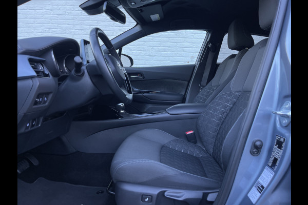 Toyota C-HR 2.0 Hybrid Team D Bi-Tone | Trekhaak | CarPlay | ACC | Camera | LED | DAB+ | Keyless