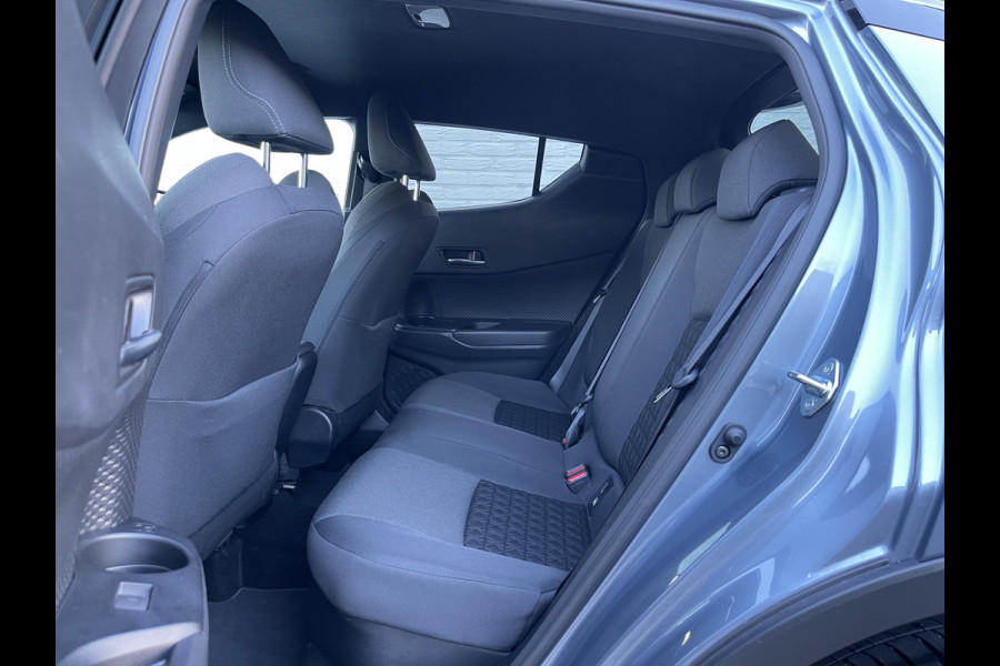 Toyota C-HR 2.0 Hybrid Team D Bi-Tone | Trekhaak | CarPlay | ACC | Camera | LED | DAB+ | Keyless