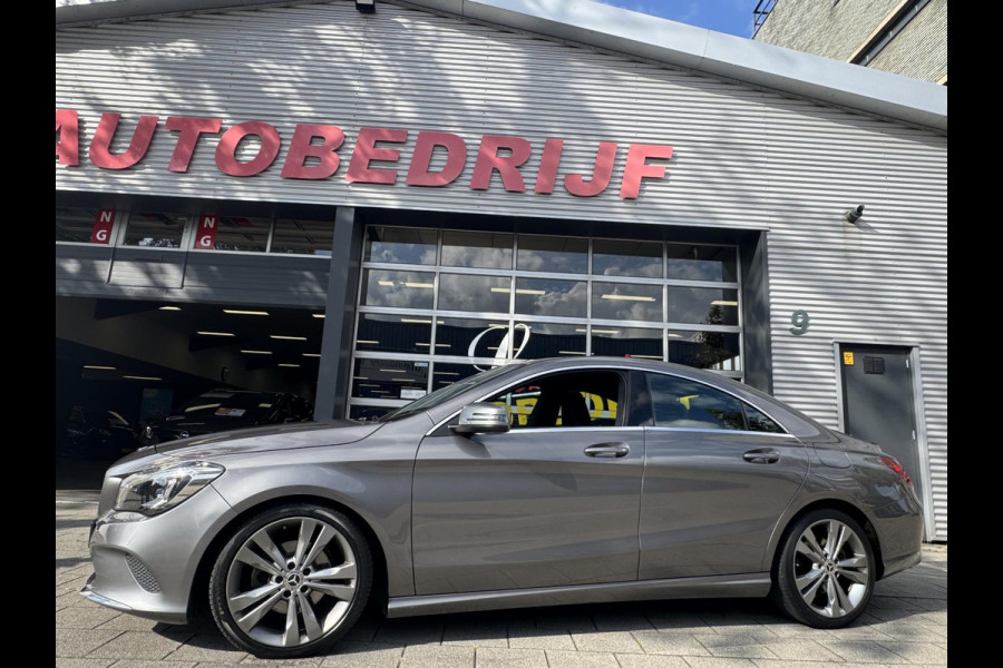 Mercedes-Benz CLA-Klasse 180 Ambition & Urban - Navigatie I Airco I Bi-Xenon I PDC I Sport interieur I Dealer onderhouden