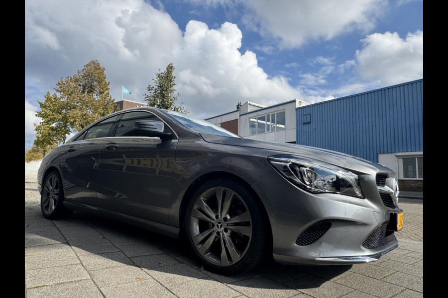 Mercedes-Benz CLA-Klasse 180 Ambition & Urban - Navigatie I Airco I Bi-Xenon I PDC I Sport interieur I Dealer onderhouden