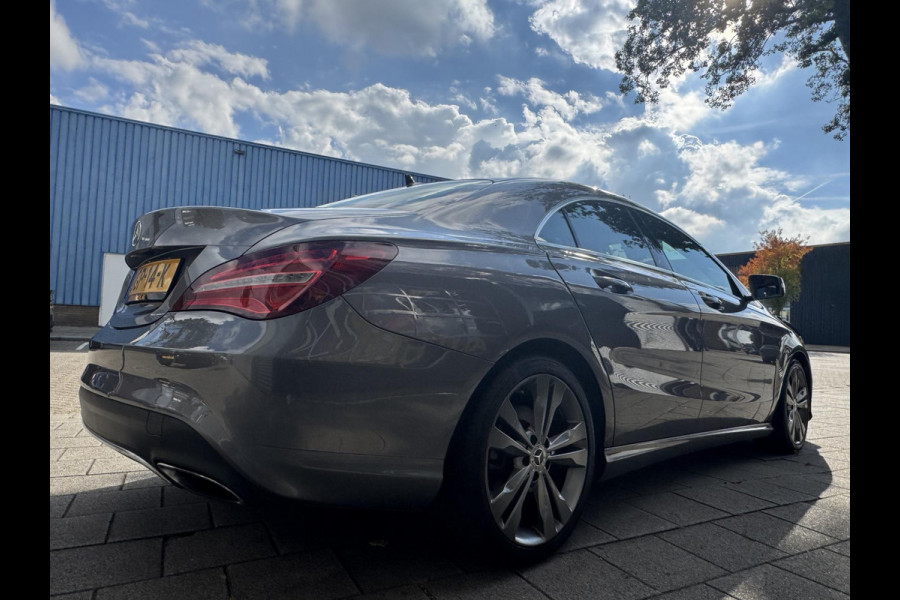 Mercedes-Benz CLA-Klasse 180 Ambition & Urban - Navigatie I Airco I Bi-Xenon I PDC I Sport interieur I Dealer onderhouden