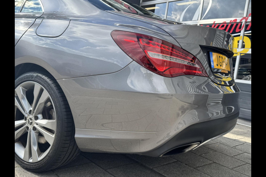 Mercedes-Benz CLA-Klasse 180 Ambition & Urban - Navigatie I Airco I Bi-Xenon I PDC I Sport interieur I Dealer onderhouden