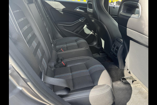 Mercedes-Benz CLA-Klasse 180 Ambition & Urban - Navigatie I Airco I Bi-Xenon I PDC I Sport interieur I Dealer onderhouden