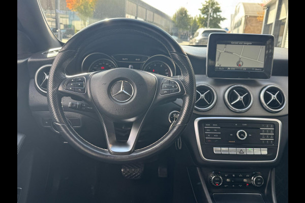 Mercedes-Benz CLA-Klasse 180 Ambition & Urban - Navigatie I Airco I Bi-Xenon I PDC I Sport interieur I Dealer onderhouden