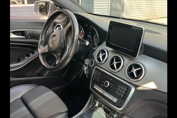 Mercedes-Benz CLA-Klasse 180 Ambition & Urban - Navigatie I Airco I Bi-Xenon I PDC I Sport interieur I Dealer onderhouden