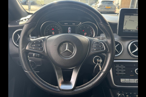 Mercedes-Benz CLA-Klasse 180 Ambition & Urban - Navigatie I Airco I Bi-Xenon I PDC I Sport interieur I Dealer onderhouden