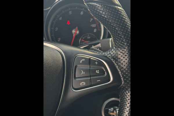 Mercedes-Benz CLA-Klasse 180 Ambition & Urban - Navigatie I Airco I Bi-Xenon I PDC I Sport interieur I Dealer onderhouden