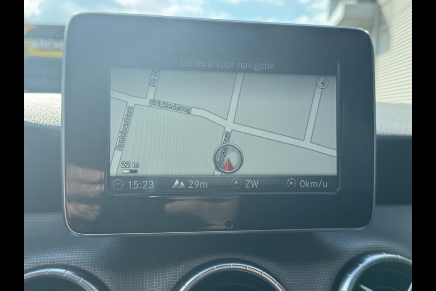 Mercedes-Benz CLA-Klasse 180 Ambition & Urban - Navigatie I Airco I Bi-Xenon I PDC I Sport interieur I Dealer onderhouden