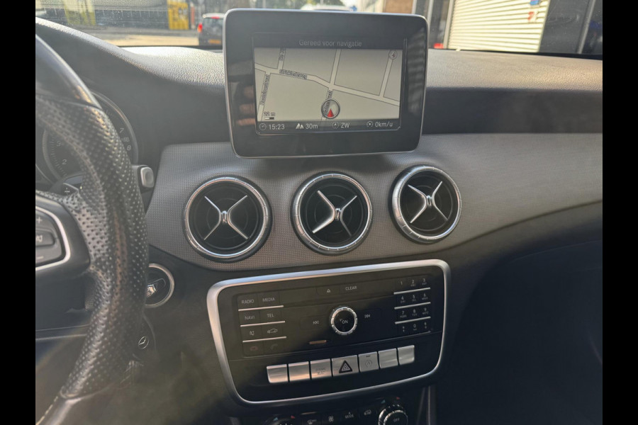 Mercedes-Benz CLA-Klasse 180 Ambition & Urban - Navigatie I Airco I Bi-Xenon I PDC I Sport interieur I Dealer onderhouden
