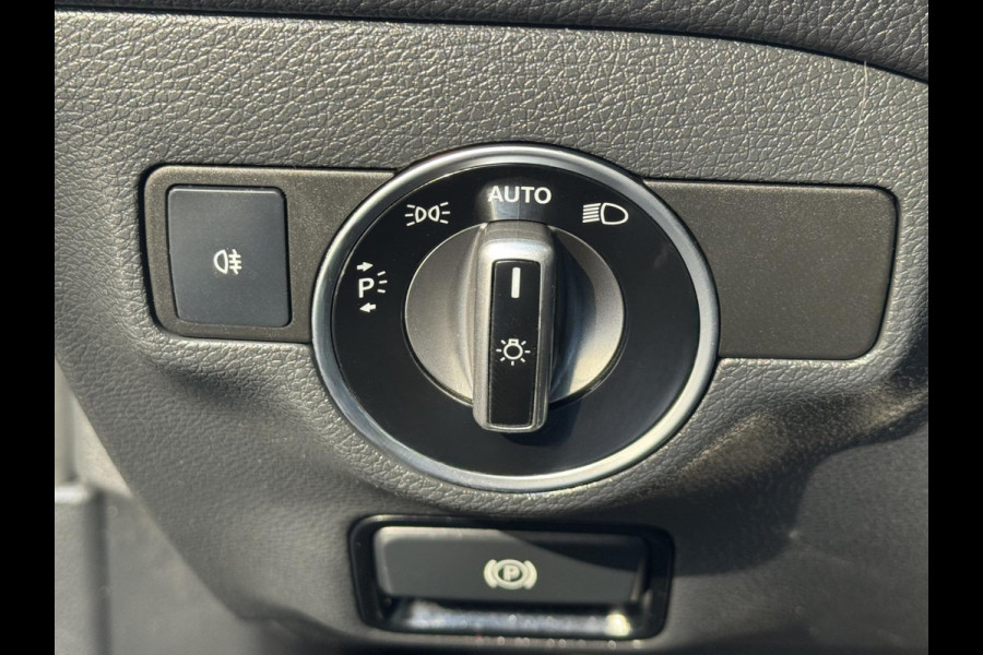 Mercedes-Benz CLA-Klasse 180 Ambition & Urban - Navigatie I Airco I Bi-Xenon I PDC I Sport interieur I Dealer onderhouden
