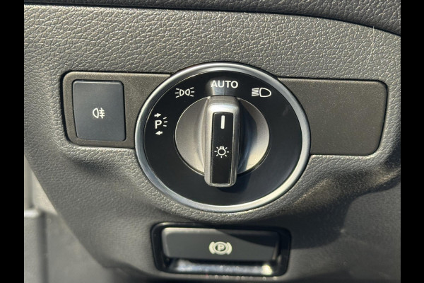 Mercedes-Benz CLA-Klasse 180 Ambition & Urban - Navigatie I Airco I Bi-Xenon I PDC I Sport interieur I Dealer onderhouden
