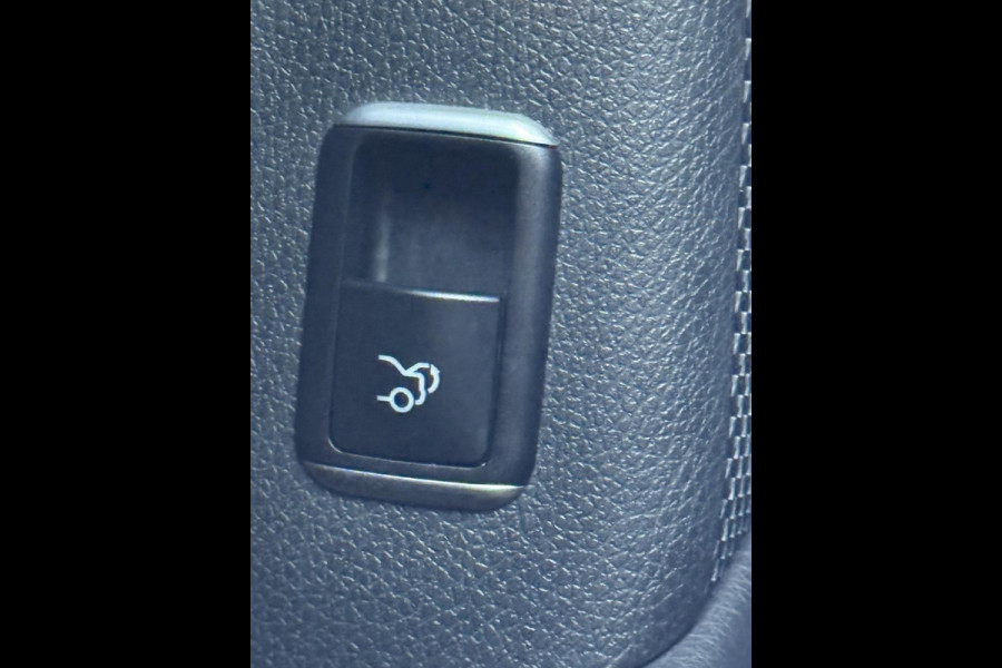 Mercedes-Benz CLA-Klasse 180 Ambition & Urban - Navigatie I Airco I Bi-Xenon I PDC I Sport interieur I Dealer onderhouden