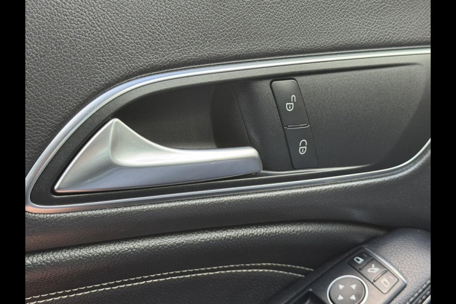 Mercedes-Benz CLA-Klasse 180 Ambition & Urban - Navigatie I Airco I Bi-Xenon I PDC I Sport interieur I Dealer onderhouden