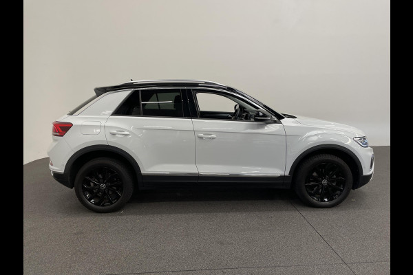 Volkswagen T-Roc 1.5 TSI DSG Style Demo Navigatie Apple Carplay / Android Auto Climate Control Led Digitale Cockpit Adaptive Cruise Control Trekhaak Volkswagen T-Roc 1.5 TSI DSG Style Demo Navigatie Apple Carplay / Android Auto Climate Control Led Digitale Cockpit Adaptive Cruise Control Trekhaak