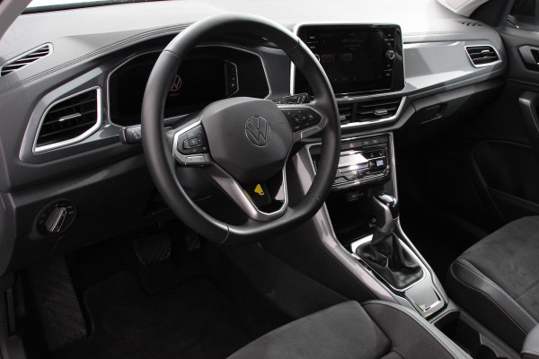 Volkswagen T-Roc 1.5 TSI DSG Style Demo Navigatie Apple Carplay / Android Auto Climate Control Led Digitale Cockpit Adaptive Cruise Control Trekhaak Volkswagen T-Roc 1.5 TSI DSG Style Demo Navigatie Apple Carplay / Android Auto Climate Control Led Digitale Cockpit Adaptive Cruise Control Trekhaak