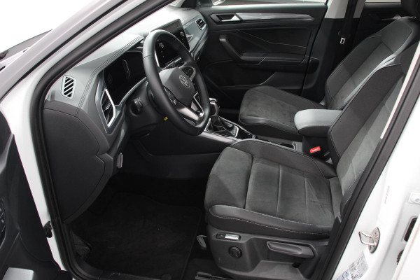 Volkswagen T-Roc 1.5 TSI DSG Style Demo Navigatie Apple Carplay / Android Auto Climate Control Led Digitale Cockpit Adaptive Cruise Control Trekhaak Volkswagen T-Roc 1.5 TSI DSG Style Demo Navigatie Apple Carplay / Android Auto Climate Control Led Digitale Cockpit Adaptive Cruise Control Trekhaak