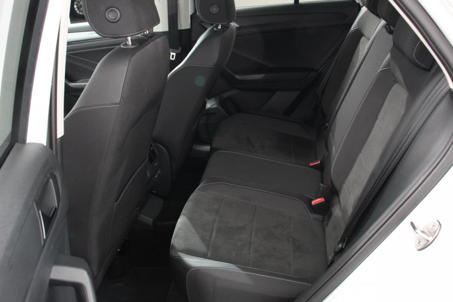 Volkswagen T-Roc 1.5 TSI DSG Style Demo Navigatie Apple Carplay / Android Auto Climate Control Led Digitale Cockpit Adaptive Cruise Control Trekhaak Volkswagen T-Roc 1.5 TSI DSG Style Demo Navigatie Apple Carplay / Android Auto Climate Control Led Digitale Cockpit Adaptive Cruise Control Trekhaak