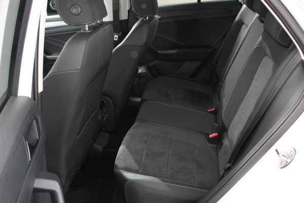 Volkswagen T-Roc 1.5 TSI DSG Style Demo Navigatie Apple Carplay / Android Auto Climate Control Led Digitale Cockpit Adaptive Cruise Control Trekhaak Volkswagen T-Roc 1.5 TSI DSG Style Demo Navigatie Apple Carplay / Android Auto Climate Control Led Digitale Cockpit Adaptive Cruise Control Trekhaak