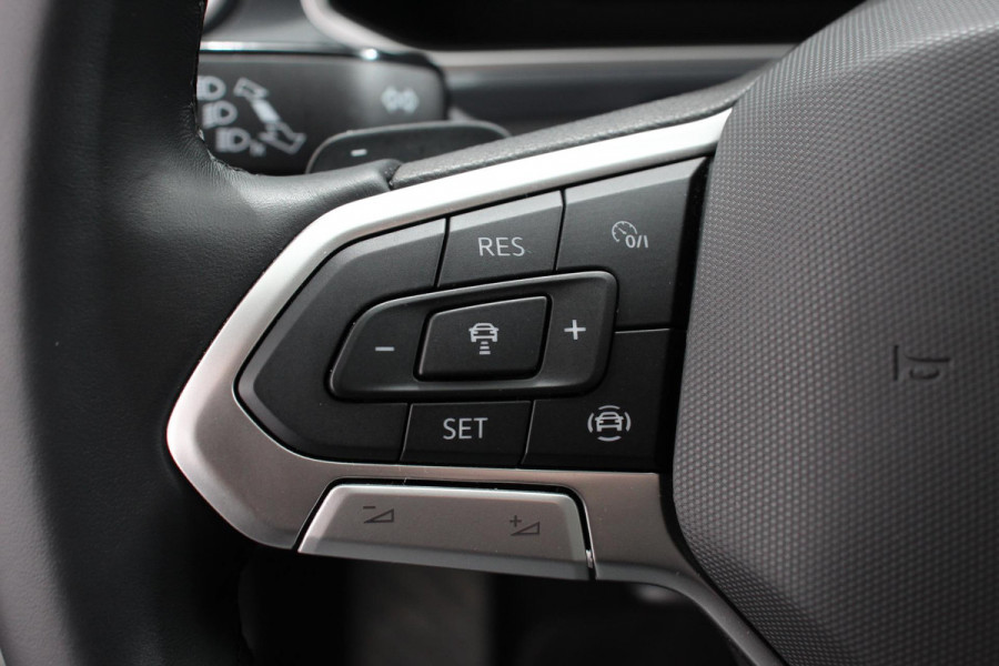 Volkswagen T-Roc 1.5 TSI DSG Style Demo Navigatie Apple Carplay / Android Auto Climate Control Led Digitale Cockpit Adaptive Cruise Control Trekhaak Volkswagen T-Roc 1.5 TSI DSG Style Demo Navigatie Apple Carplay / Android Auto Climate Control Led Digitale Cockpit Adaptive Cruise Control Trekhaak