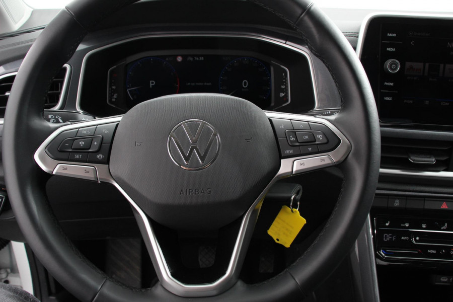 Volkswagen T-Roc 1.5 TSI DSG Style Demo Navigatie Apple Carplay / Android Auto Climate Control Led Digitale Cockpit Adaptive Cruise Control Trekhaak Volkswagen T-Roc 1.5 TSI DSG Style Demo Navigatie Apple Carplay / Android Auto Climate Control Led Digitale Cockpit Adaptive Cruise Control Trekhaak