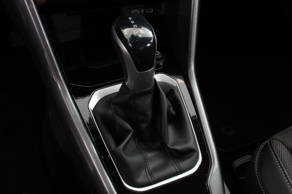 Volkswagen T-Roc 1.5 TSI DSG Style Demo Navigatie Apple Carplay / Android Auto Climate Control Led Digitale Cockpit Adaptive Cruise Control Trekhaak Volkswagen T-Roc 1.5 TSI DSG Style Demo Navigatie Apple Carplay / Android Auto Climate Control Led Digitale Cockpit Adaptive Cruise Control Trekhaak