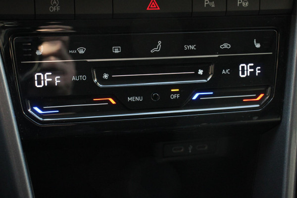 Volkswagen T-Roc 1.5 TSI DSG Style Demo Navigatie Apple Carplay / Android Auto Climate Control Led Digitale Cockpit Adaptive Cruise Control Trekhaak Volkswagen T-Roc 1.5 TSI DSG Style Demo Navigatie Apple Carplay / Android Auto Climate Control Led Digitale Cockpit Adaptive Cruise Control Trekhaak