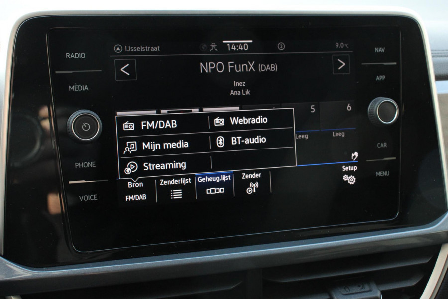 Volkswagen T-Roc 1.5 TSI DSG Style Demo Navigatie Apple Carplay / Android Auto Climate Control Led Digitale Cockpit Adaptive Cruise Control Trekhaak Volkswagen T-Roc 1.5 TSI DSG Style Demo Navigatie Apple Carplay / Android Auto Climate Control Led Digitale Cockpit Adaptive Cruise Control Trekhaak