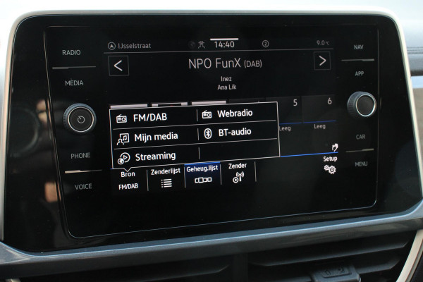 Volkswagen T-Roc 1.5 TSI DSG Style Demo Navigatie Apple Carplay / Android Auto Climate Control Led Digitale Cockpit Adaptive Cruise Control Trekhaak Volkswagen T-Roc 1.5 TSI DSG Style Demo Navigatie Apple Carplay / Android Auto Climate Control Led Digitale Cockpit Adaptive Cruise Control Trekhaak