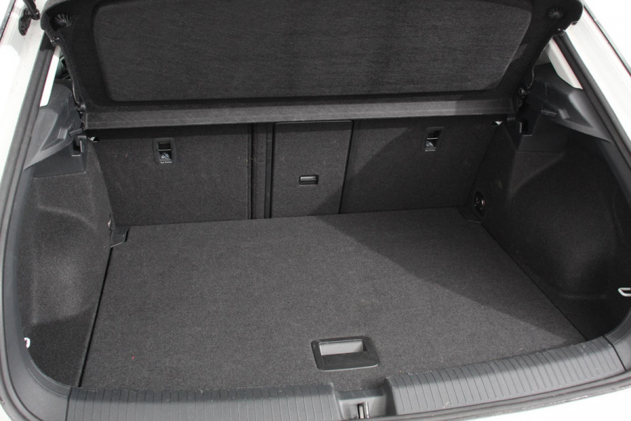 Volkswagen T-Roc 1.5 TSI DSG Style Demo Navigatie Apple Carplay / Android Auto Climate Control Led Digitale Cockpit Adaptive Cruise Control Trekhaak Volkswagen T-Roc 1.5 TSI DSG Style Demo Navigatie Apple Carplay / Android Auto Climate Control Led Digitale Cockpit Adaptive Cruise Control Trekhaak