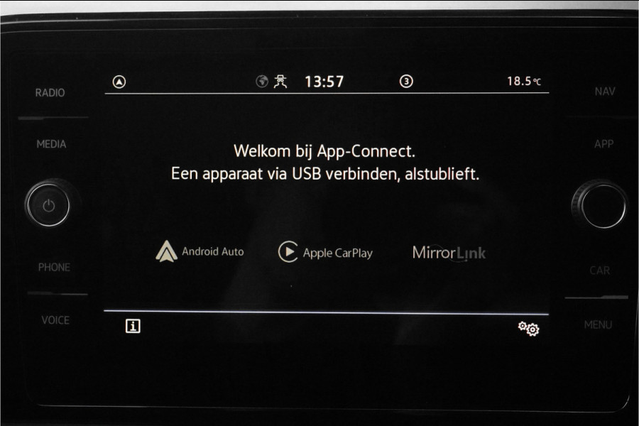 Volkswagen T-Roc 1.5 TSI 150PK Life Automaat ACC Carplay 17"