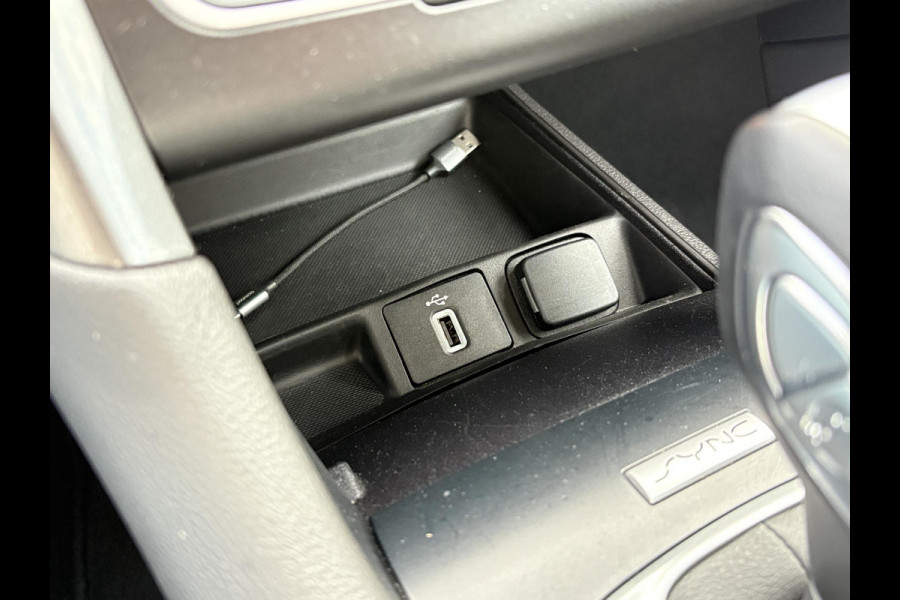 Ford Mondeo Wagon 2.0 IVCT HEV Titanium 187pk Automaat | Lichtmetaal | Navigatie | Apple Carplay / Android auto | Climate control Ford Mondeo Wagon 2.0 IVCT HEV Titanium 187pk Automaat | Lichtmetaal | Navigatie | Apple Carplay / Android auto | Climate control