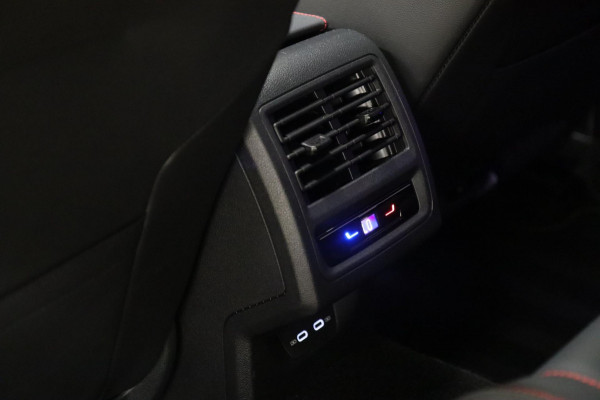 Volkswagen Golf 2.0 TSI GTI CLUBSPORT PANO/HUD/H&K/IQ/NAVI/CAM Volkswagen Golf 2.0 TSI GTI CLUBSPORT PANO/HUD/H&K/IQ/NAVI/CAM