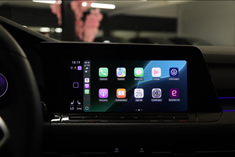 Volkswagen Golf 2.0 TSI GTI CLUBSPORT PANO/HUD/H&K/IQ/NAVI/CAM Volkswagen Golf 2.0 TSI GTI CLUBSPORT PANO/HUD/H&K/IQ/NAVI/CAM