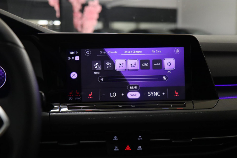 Volkswagen Golf 2.0 TSI GTI CLUBSPORT PANO/HUD/H&K/IQ/NAVI/CAM Volkswagen Golf 2.0 TSI GTI CLUBSPORT PANO/HUD/H&K/IQ/NAVI/CAM