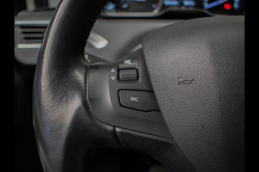 Peugeot 2008 1.2 PureTech Active Sport (APPLE CARPLAY,NAVI,CRUISE,CAMERA,LED,SPORTSTOELEN,GETINT,LM VELGEN,TREKHAAK,NETTE STAAT)