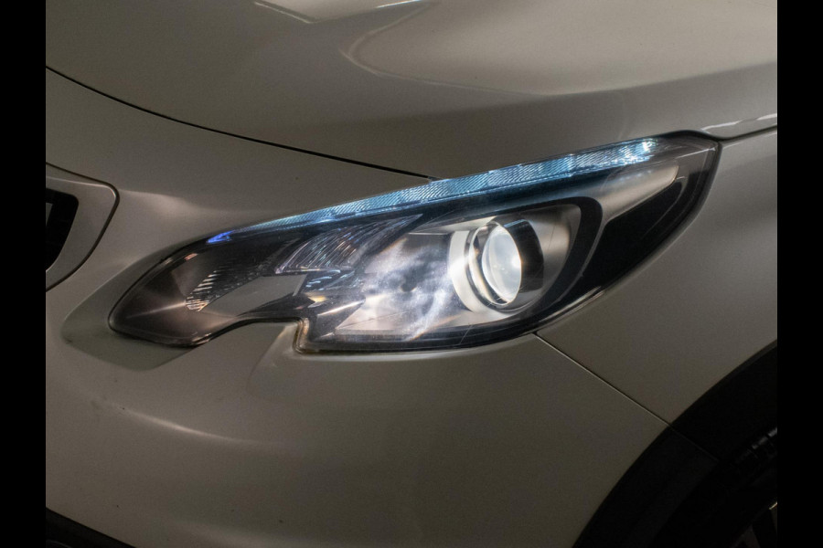 Peugeot 2008 1.2 PureTech Active Sport (APPLE CARPLAY,NAVI,CRUISE,CAMERA,LED,SPORTSTOELEN,GETINT,LM VELGEN,TREKHAAK,NETTE STAAT)