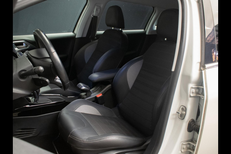 Peugeot 2008 1.2 PureTech Active Sport (APPLE CARPLAY,NAVI,CRUISE,CAMERA,LED,SPORTSTOELEN,GETINT,LM VELGEN,TREKHAAK,NETTE STAAT)
