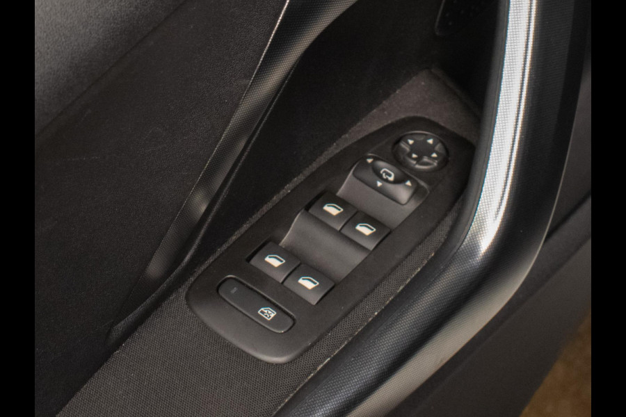 Peugeot 2008 1.2 PureTech Active Sport (APPLE CARPLAY,NAVI,CRUISE,CAMERA,LED,SPORTSTOELEN,GETINT,LM VELGEN,TREKHAAK,NETTE STAAT)