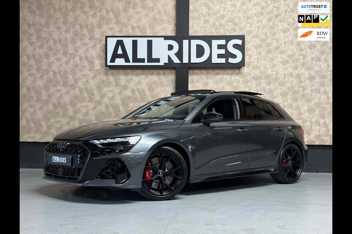 Audi RS3 Sportback 2.5 TFSI RS 3 quattro | Facelift | Pano | SONOS | Keyless | HUD | ACC | RS-Zetels Audi RS3 Sportback 2.5 TFSI RS 3 quattro | Facelift | Pano | SONOS | Keyless | HUD | ACC | RS-Zetels