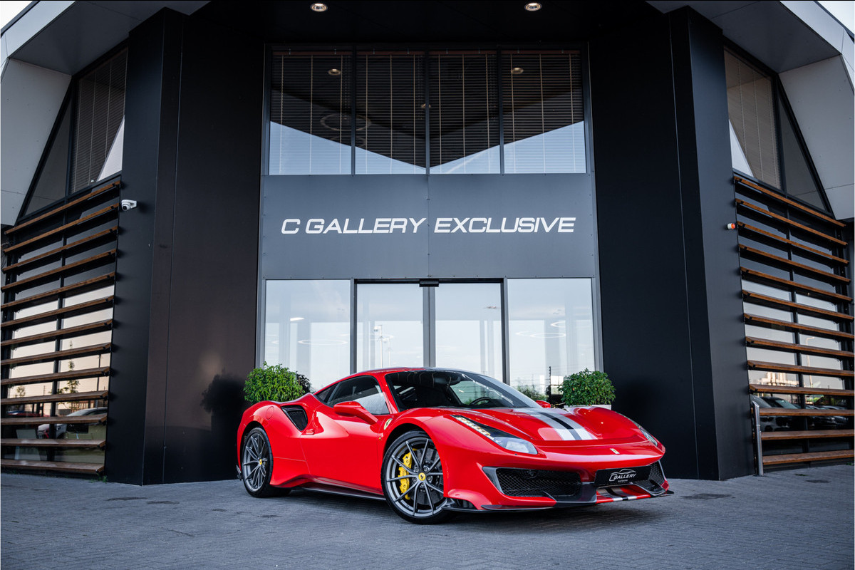Ferrari 488 3.9 Pista - Lift | Full Carbon Pack | Camera | Dealer O.H. Ferrari 488 3.9 Pista - Lift | Full Carbon Pack | Camera | Dealer O.H.