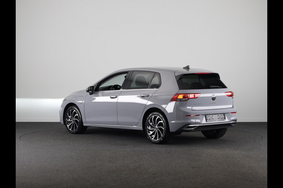 Volkswagen Golf 1.4 eHybrid Style 204PK PHEV | 17" LM Velgen | Stoel en Stuur verwarming | Privacy glas | Alarm |