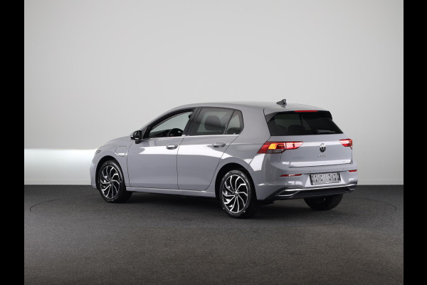 Volkswagen Golf 1.4 eHybrid Style 204PK PHEV | 17" LM Velgen | Stoel en Stuur verwarming | Privacy glas | Alarm |