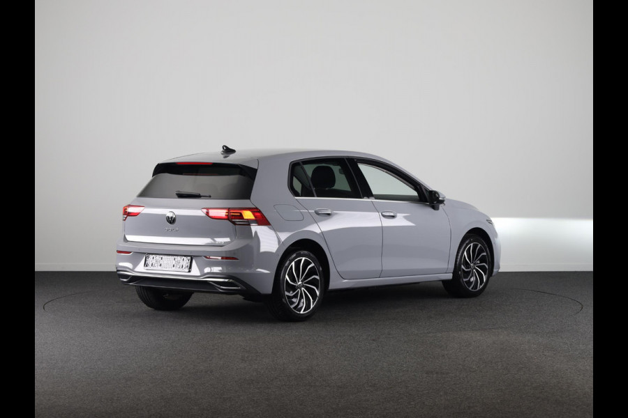 Volkswagen Golf 1.4 eHybrid Style 204PK PHEV | 17" LM Velgen | Stoel en Stuur verwarming | Privacy glas | Alarm |