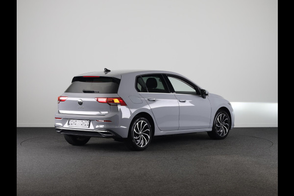 Volkswagen Golf 1.4 eHybrid Style 204PK PHEV | 17" LM Velgen | Stoel en Stuur verwarming | Privacy glas | Alarm |
