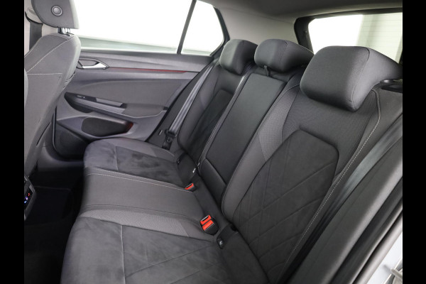 Volkswagen Golf 1.4 eHybrid Style 204PK PHEV | 17" LM Velgen | Stoel en Stuur verwarming | Privacy glas | Alarm |