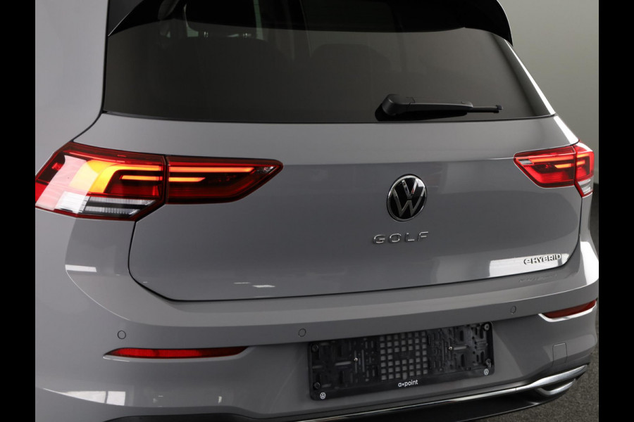 Volkswagen Golf 1.4 eHybrid Style 204PK PHEV | 17" LM Velgen | Stoel en Stuur verwarming | Privacy glas | Alarm |