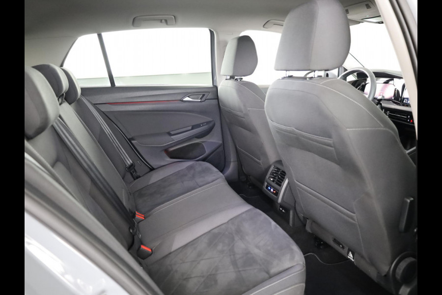 Volkswagen Golf 1.4 eHybrid Style 204PK PHEV | 17" LM Velgen | Stoel en Stuur verwarming | Privacy glas | Alarm |