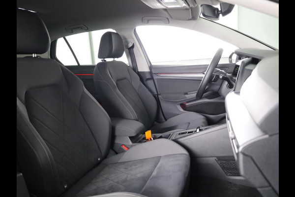 Volkswagen Golf 1.4 eHybrid Style 204PK PHEV | 17" LM Velgen | Stoel en Stuur verwarming | Privacy glas | Alarm |