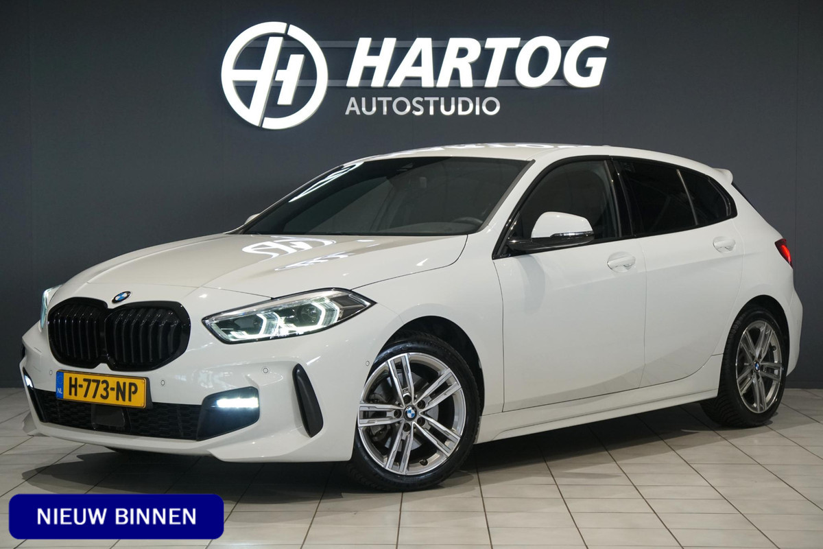 BMW 1-serie 118i M-Sport + KUIPSTOELEN / CAMERA / SFEERVERLICHTING BMW 1-serie 118i M-Sport + KUIPSTOELEN / CAMERA / SFEERVERLICHTING